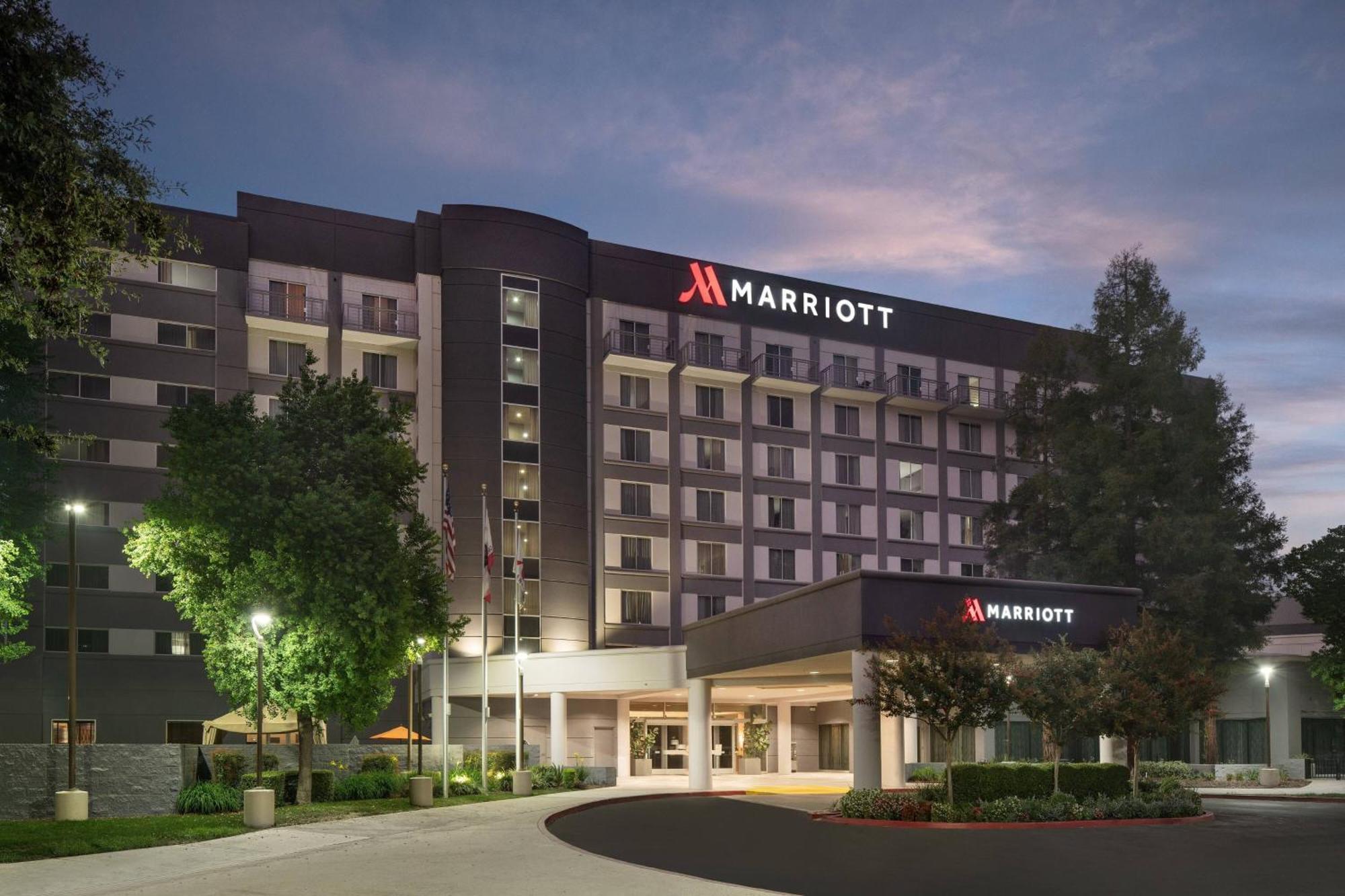 Готель Visalia Marriott At The Convention Center Екстер'єр фото