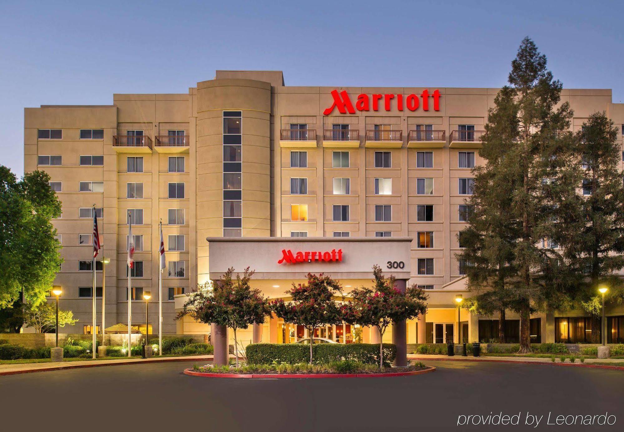 Готель Visalia Marriott At The Convention Center Екстер'єр фото