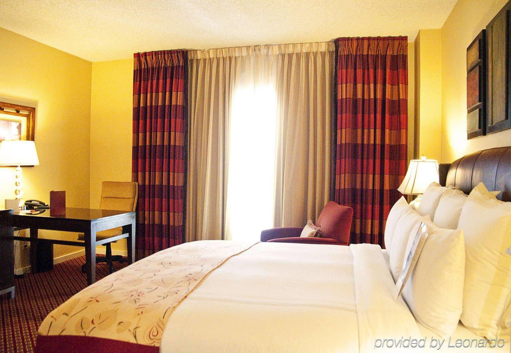 Готель Visalia Marriott At The Convention Center Екстер'єр фото