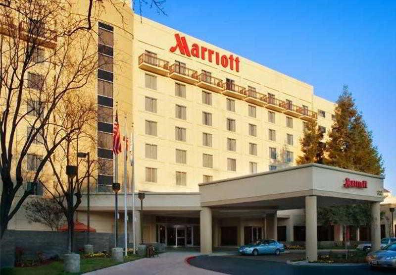 Готель Visalia Marriott At The Convention Center Екстер'єр фото